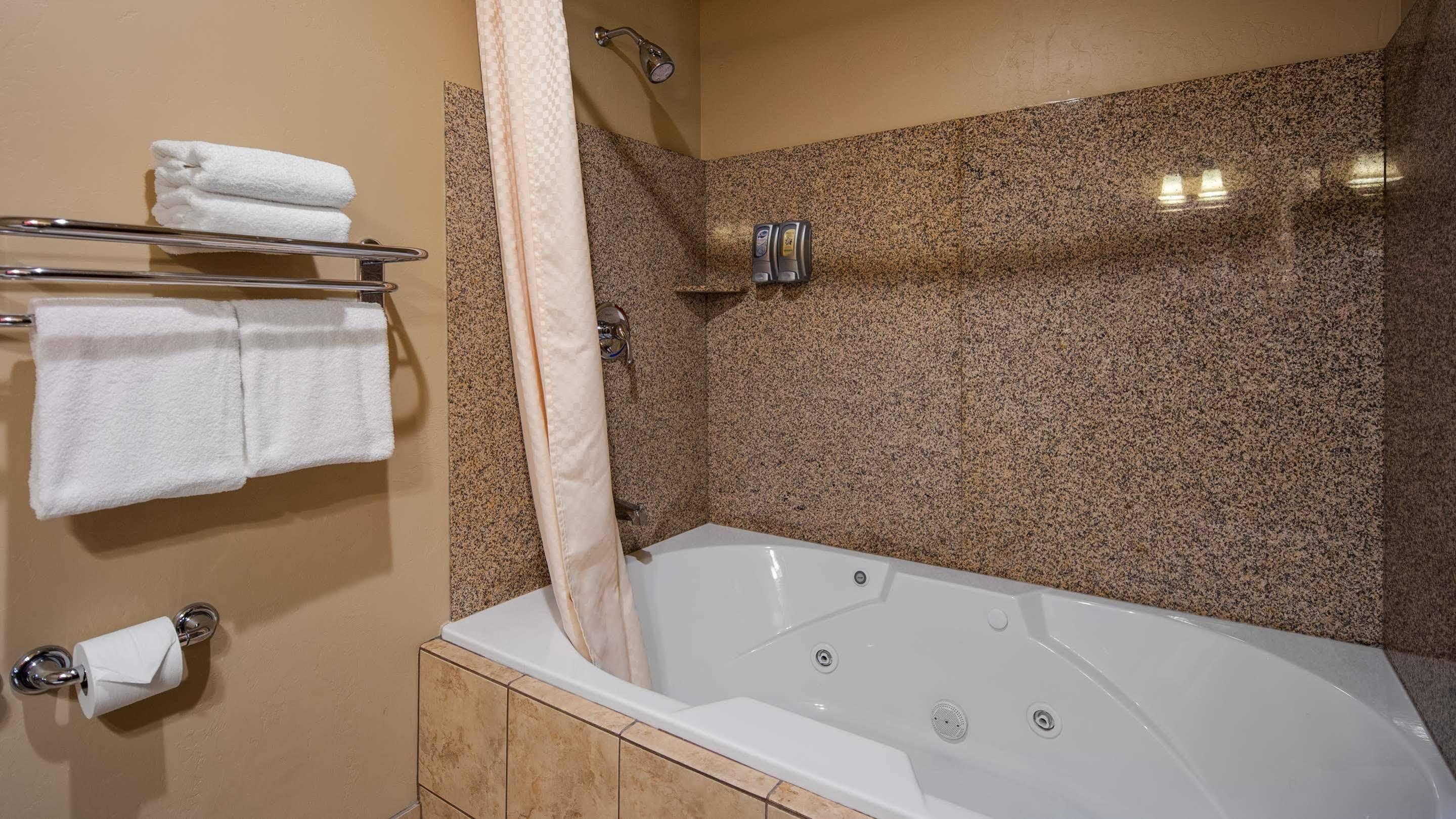 Crandon Inn & Suites Ngoại thất bức ảnh
